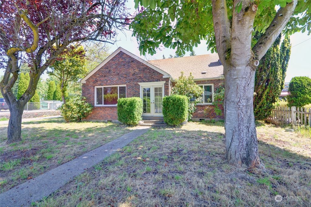 Photo of 1064 Cedar Ave Ave, Marysville, WA 98270 (MLS # 2261840)