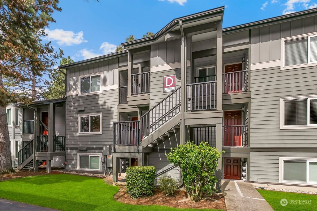 Photo of 11112 NE 124th Lane #D214, Kirkland, WA 98034 (MLS # 2048752)