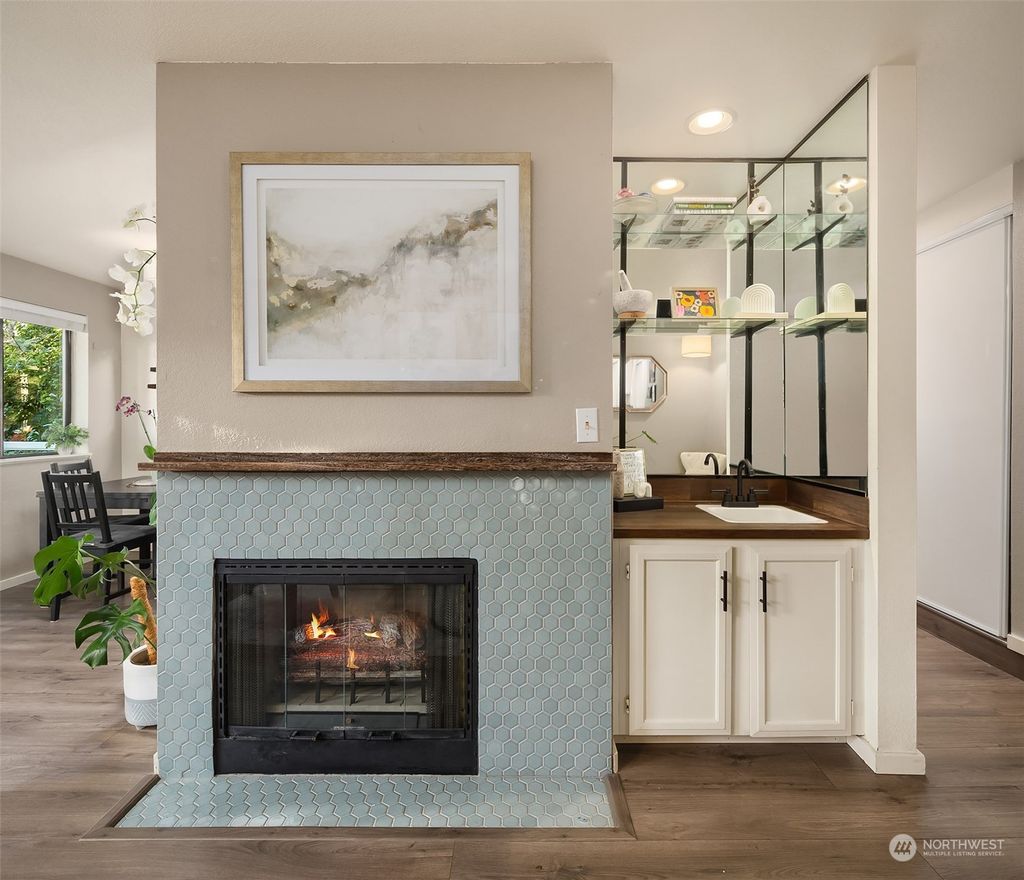 listing image 9366643286708292910