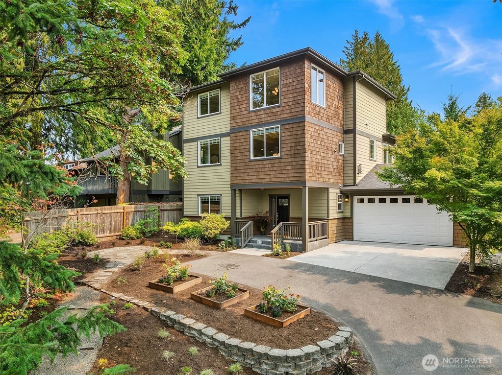 Photo of 10334 46th Avenue NE, Seattle, WA 98125 (MLS # 2429433)