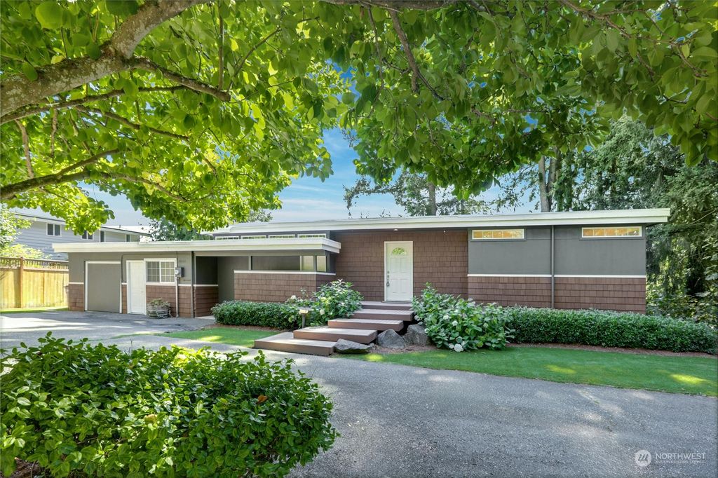 Photo of 10827 Circle Drive, Bothell, WA 98011 (MLS # 2280197)