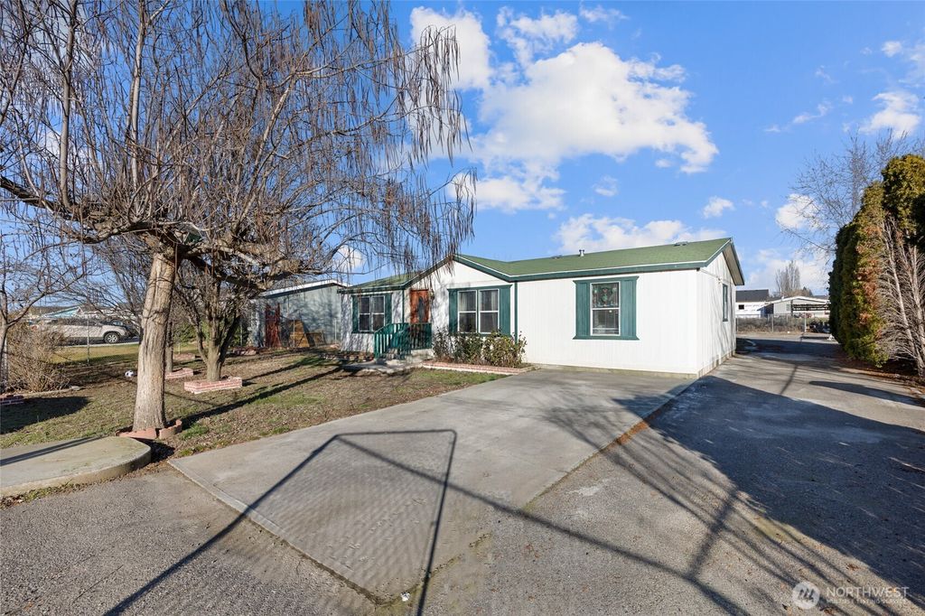 Photo of 643 S Kristina Road, Othello, WA 99344 (MLS # 2485824)