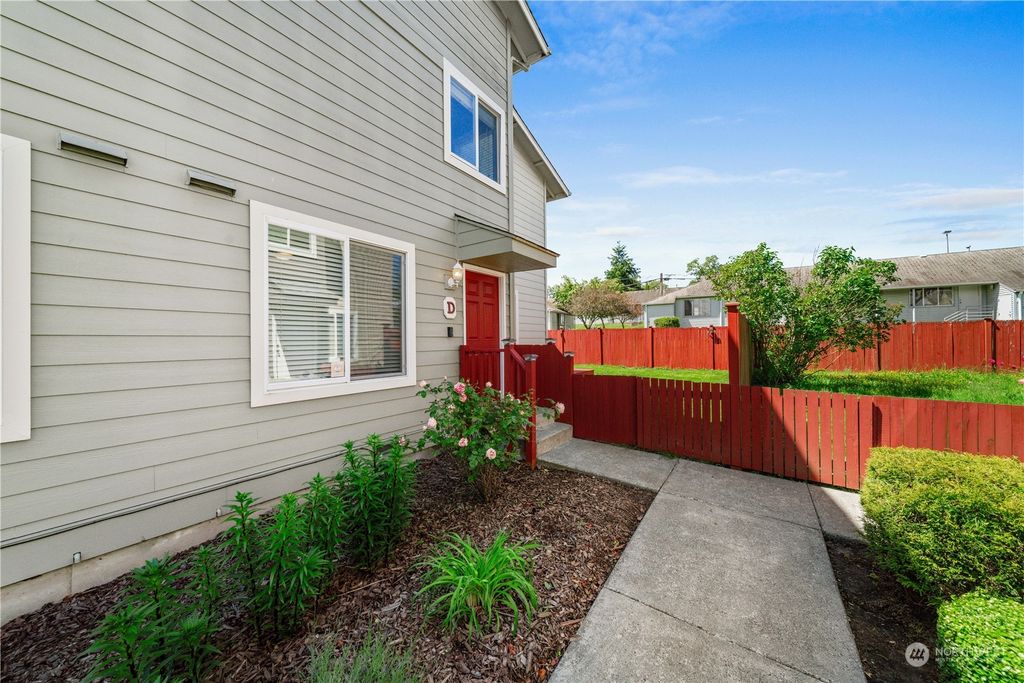 Photo of 2902 13th ST St #2D, Everett, WA 98201 (MLS # 2248899)