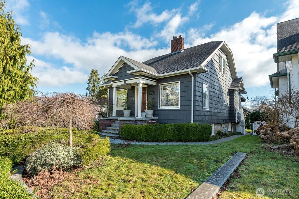 Photo of 1025 Wetmore Avenue, Everett, WA 98201 (MLS # 2317914)
