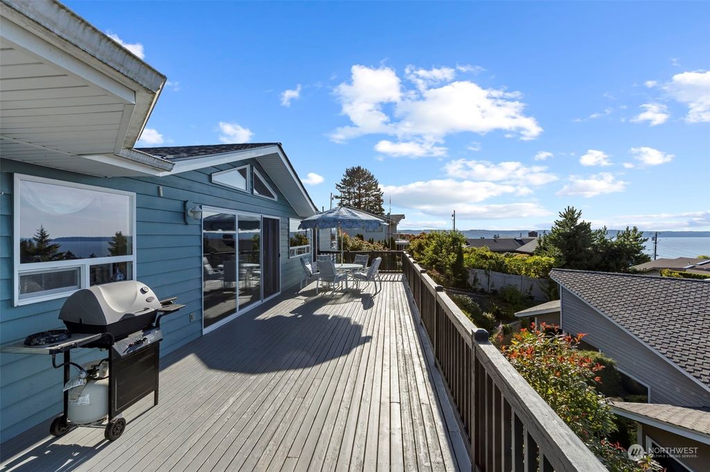 Photo of 5000 Chinook Drive, Everett, WA 98203 (MLS # 2135612)