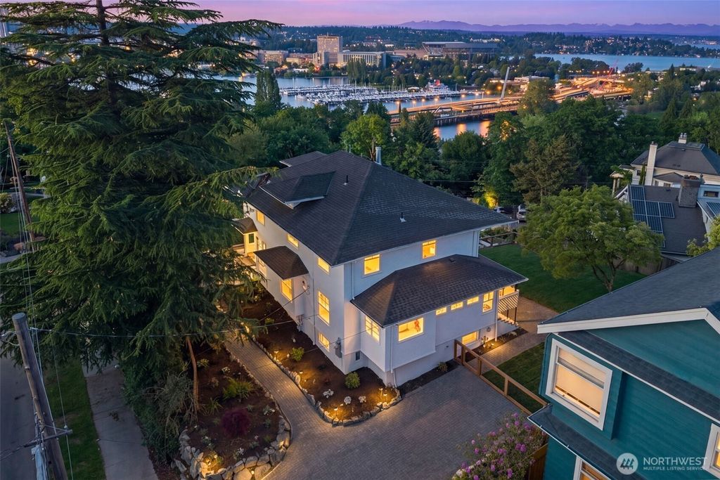 Photo of 1303 E Lynn Street, Seattle, WA 98102 (MLS # 2526822)