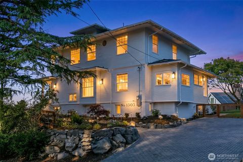 Photo of 1303 E Lynn Street, Seattle, WA 98102 (MLS # 2526822)