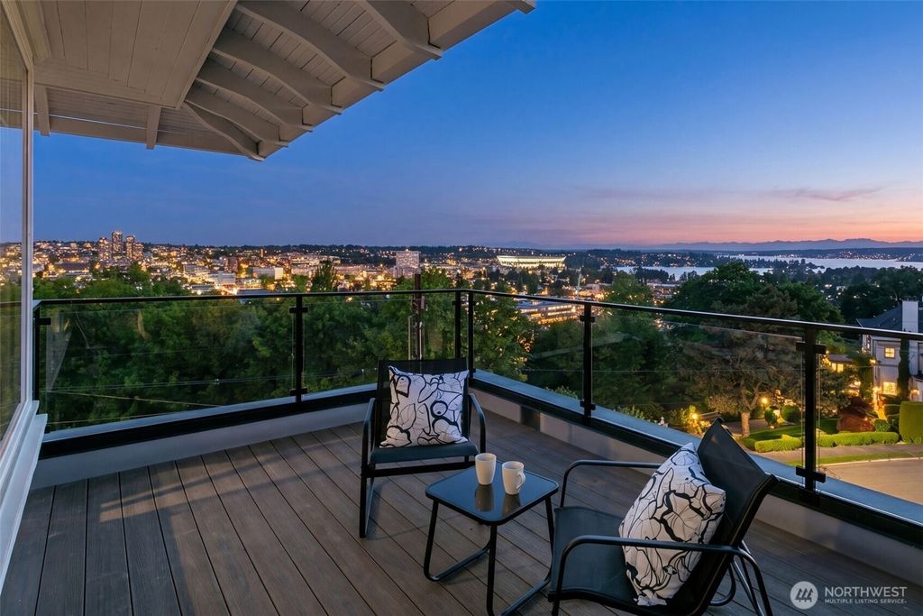 Photo of 1303 E Lynn Street, Seattle, WA 98102 (MLS # 2526822)