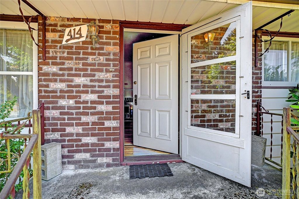 Photo of 414 Morgan Rd Rd, Everett, WA 98203 (MLS # 2397232)