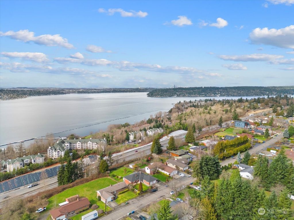 Photo of 1607 Kennnewick Avenue NE, Renton, WA 98056 (MLS # 2204727)