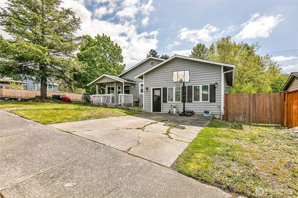 Photo of 7032 65th Street NE, Marysville, WA 98270 (MLS # 2393712)