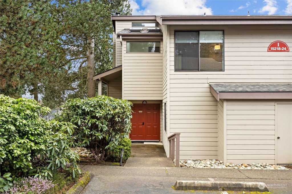 Photo of 15224 Sunwood Boulevard #I21, Tukwila, WA 98188 (MLS # 2054099)