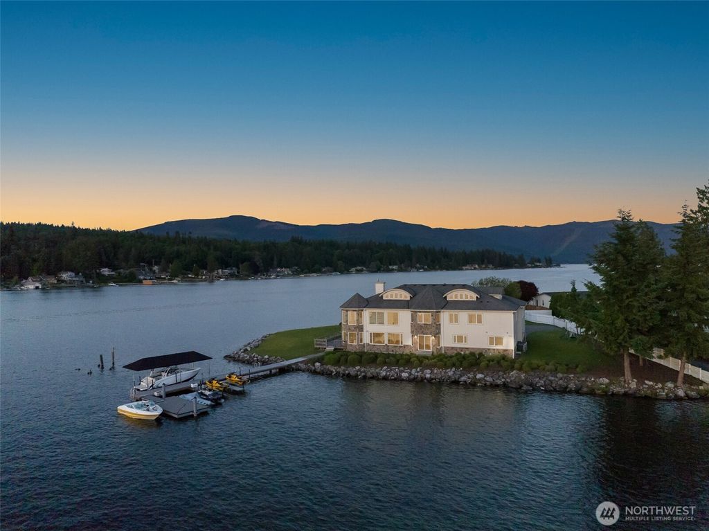 Photo of 1555 Fairview Street, Bellingham, WA 98229 (MLS # 2503832)