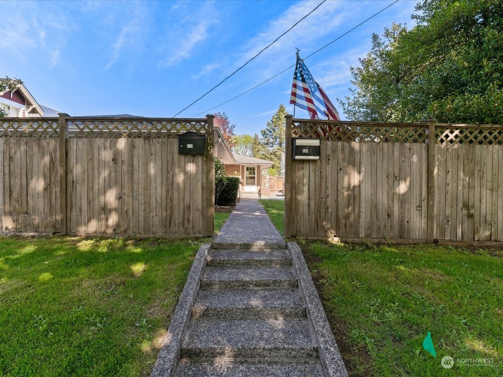 Photo of 409 Avenue D, Snohomish, WA 98290 (MLS # 2067550)