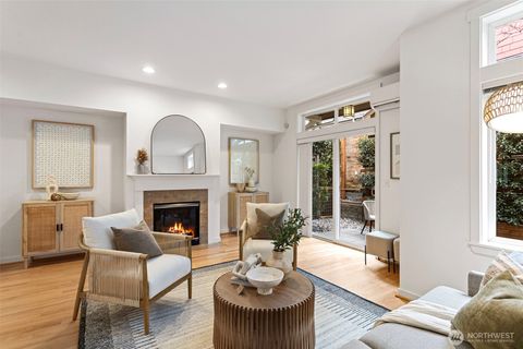 Photo of 6521 25th Avenue NE #C, Seattle, WA 98115 (MLS # 2520161)