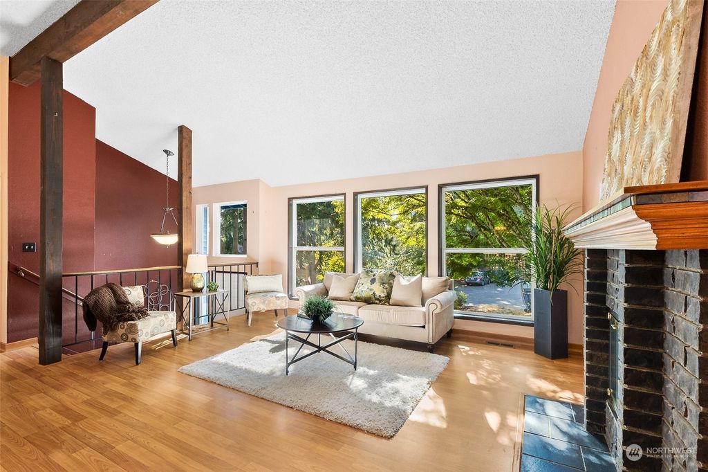 Photo of 9510 NE 140th Street, Kirkland, WA 98034 (MLS # 2006366)