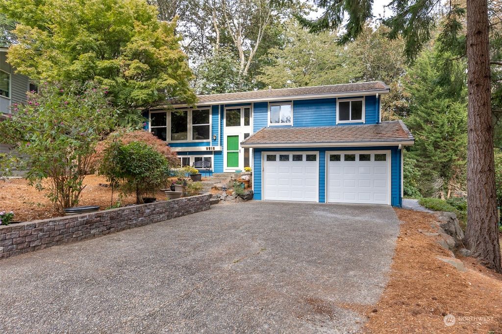 Photo of 9510 NE 140th Street, Kirkland, WA 98034 (MLS # 2006366)