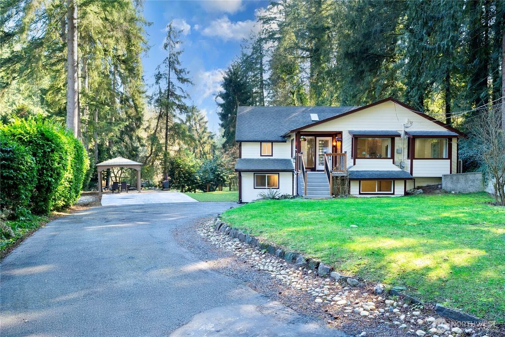 Photo of 17830 33rd Ave NE Ave, Lake Forest Park, WA 98155 (MLS # 2336048)