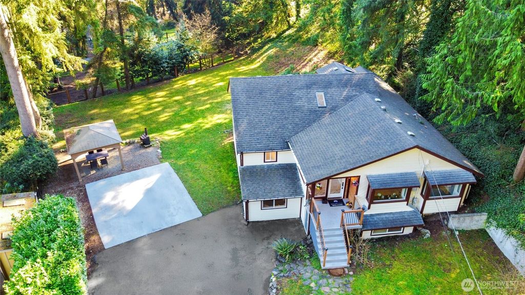 Photo of 17830 33rd Ave NE Ave, Lake Forest Park, WA 98155 (MLS # 2336048)