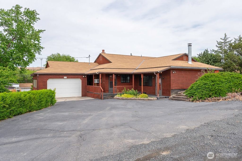 Photo of 618 1st Avenue NE, Soap Lake, WA 98848 (MLS # 2525028)