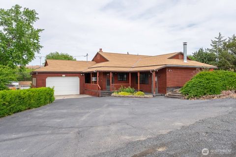 Photo of 618 1st Avenue NE, Soap Lake, WA 98848 (MLS # 2525028)