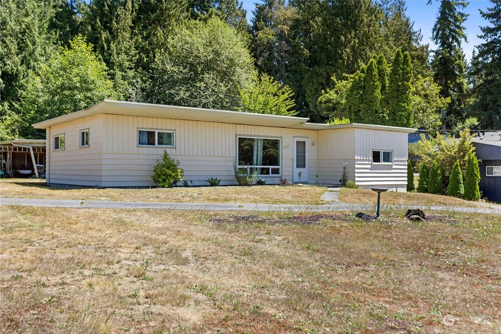 Photo of 5915 Seahurst Avenue, Everett, WA 98203 (MLS # 2141484)