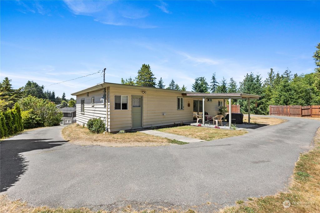 Photo of 5915 Seahurst Avenue, Everett, WA 98203 (MLS # 2141484)