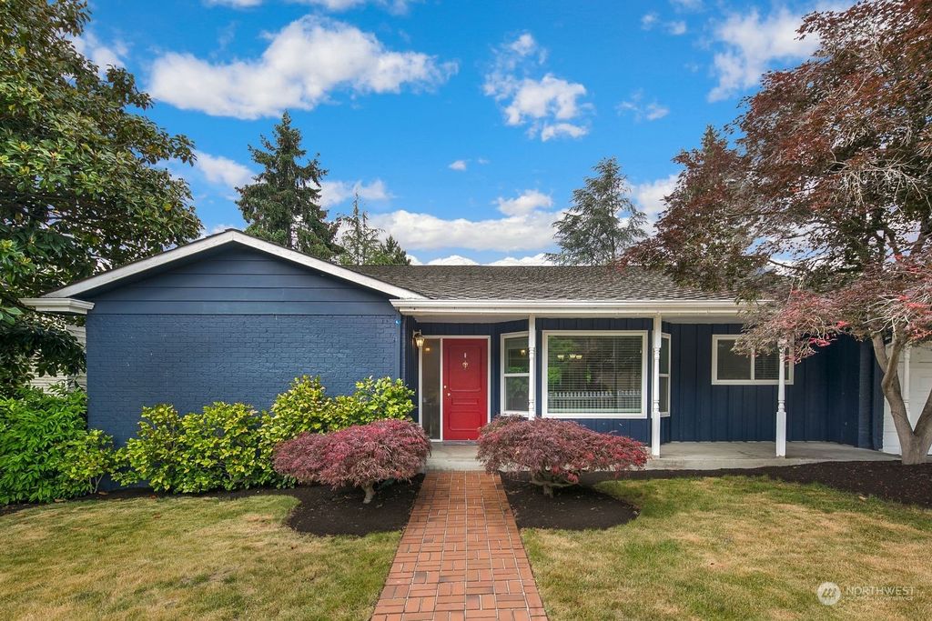 Photo of 4016 NE 98th Street, Seattle, WA 98115 (MLS # 2075447)