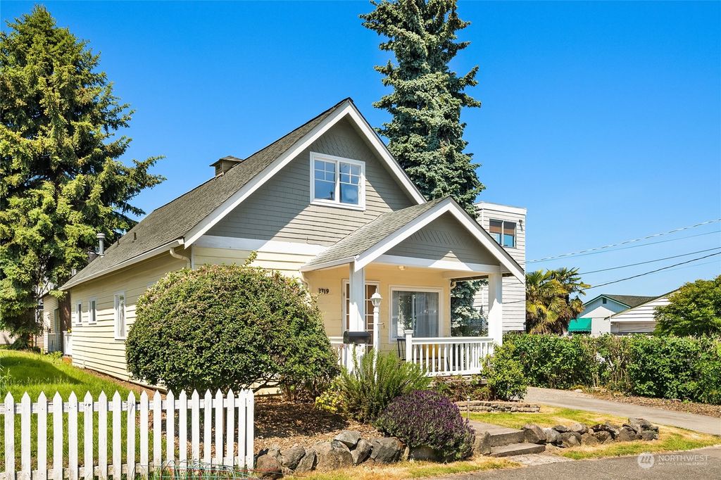 Photo of 3719 20th Avenue SW, Seattle, WA 98106 (MLS # 2075252)