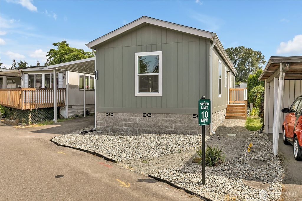 Photo of 3237 S 182nd Place #221, SeaTac, WA 98188 (MLS # 2409649)
