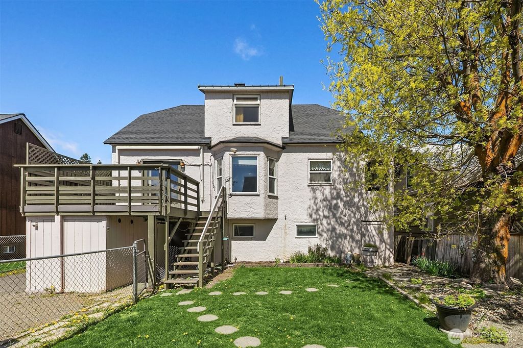 Photo of 109 W 3rd Street, Cle Elum, WA 98922 (MLS # 2515285)