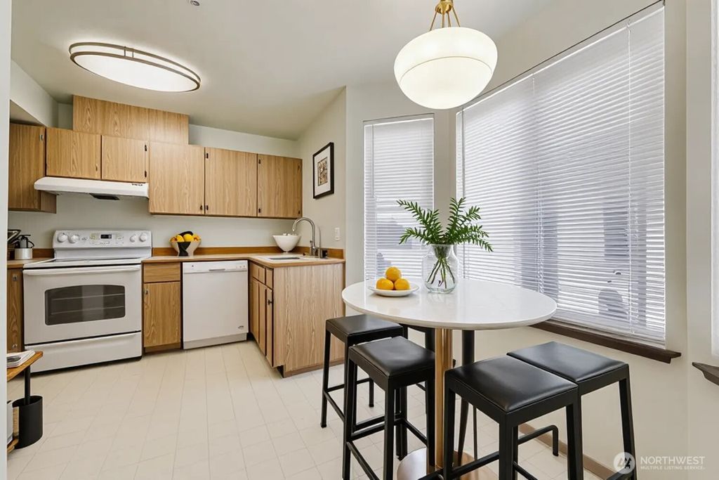 Photo of 10 E Casino Road #2, Everett, WA 98208 (MLS # 2436017)