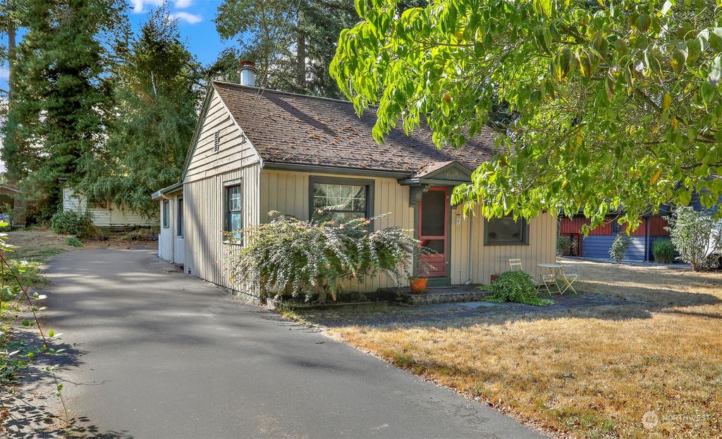 Photo of 19151 7th Avenue NE, Shoreline, WA 98155 (MLS # 2154331)