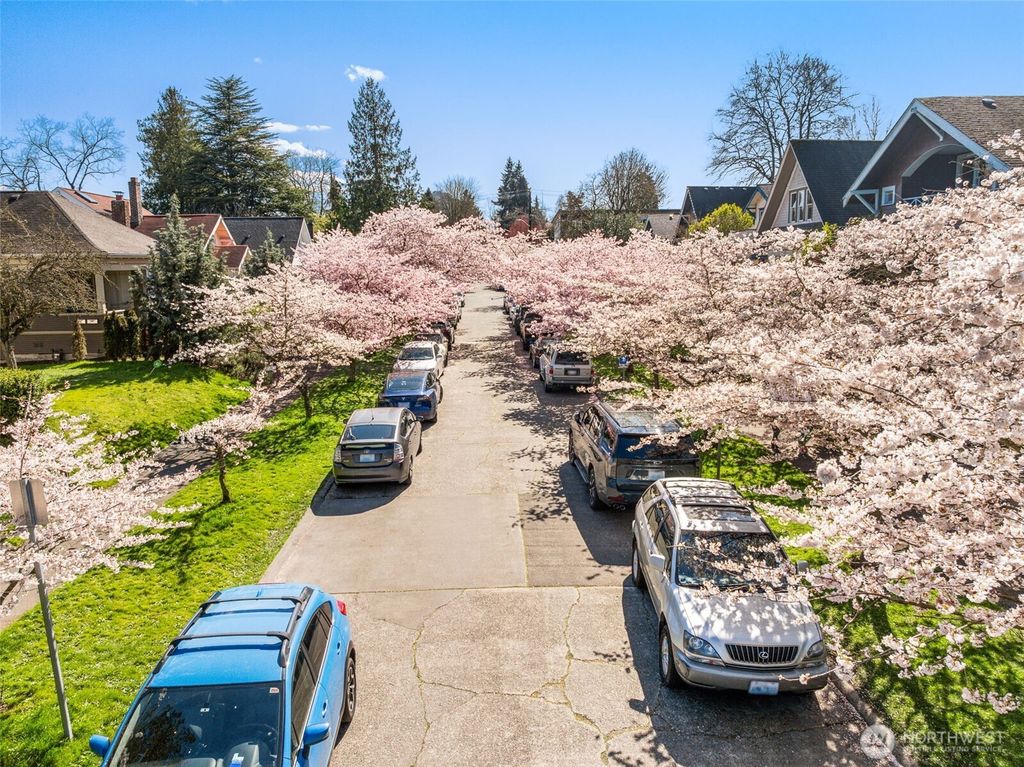 Photo of 5519 12th Avenue NE, Seattle, WA 98105 (MLS # 2500740)