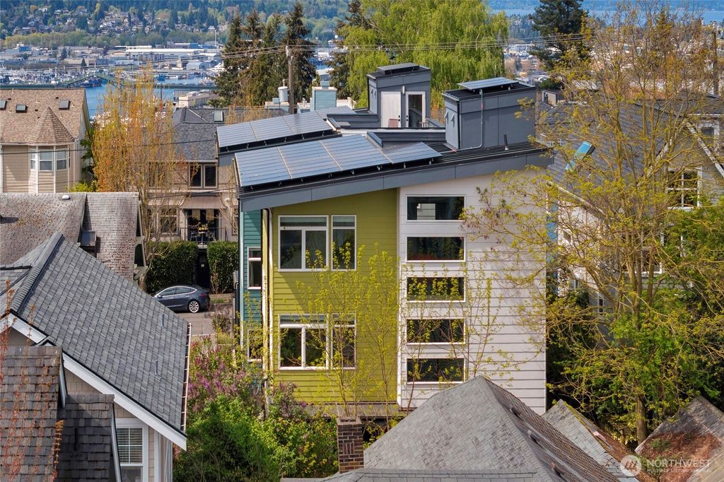Photo of 4424 Phinney Avenue N, Seattle, WA 98103 (MLS # 2360905)