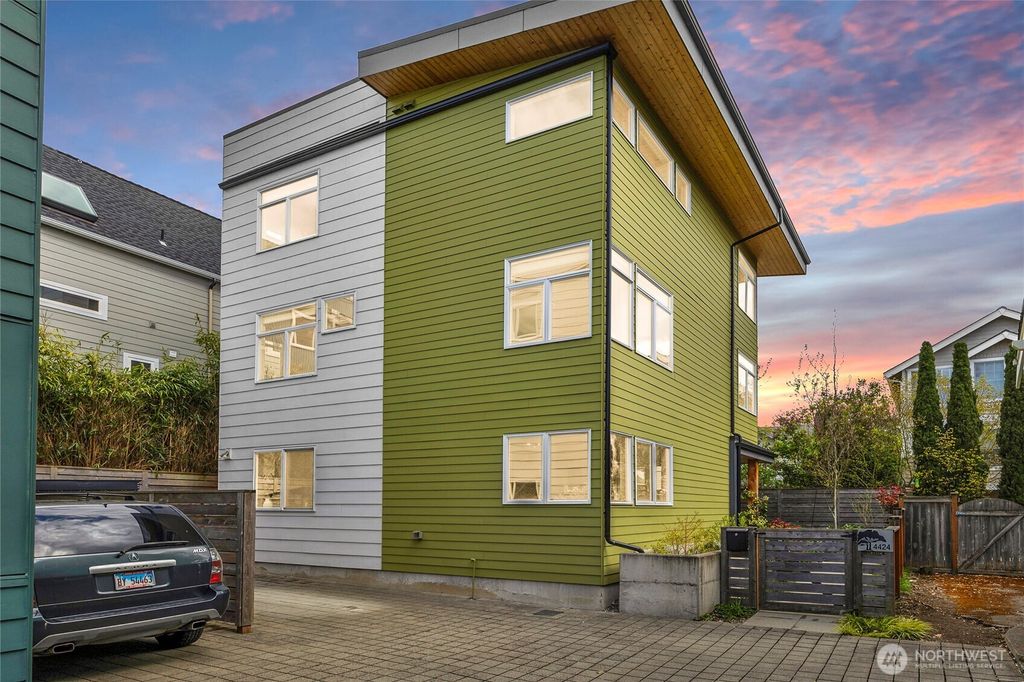 Photo of 4424 Phinney Avenue N, Seattle, WA 98103 (MLS # 2360905)