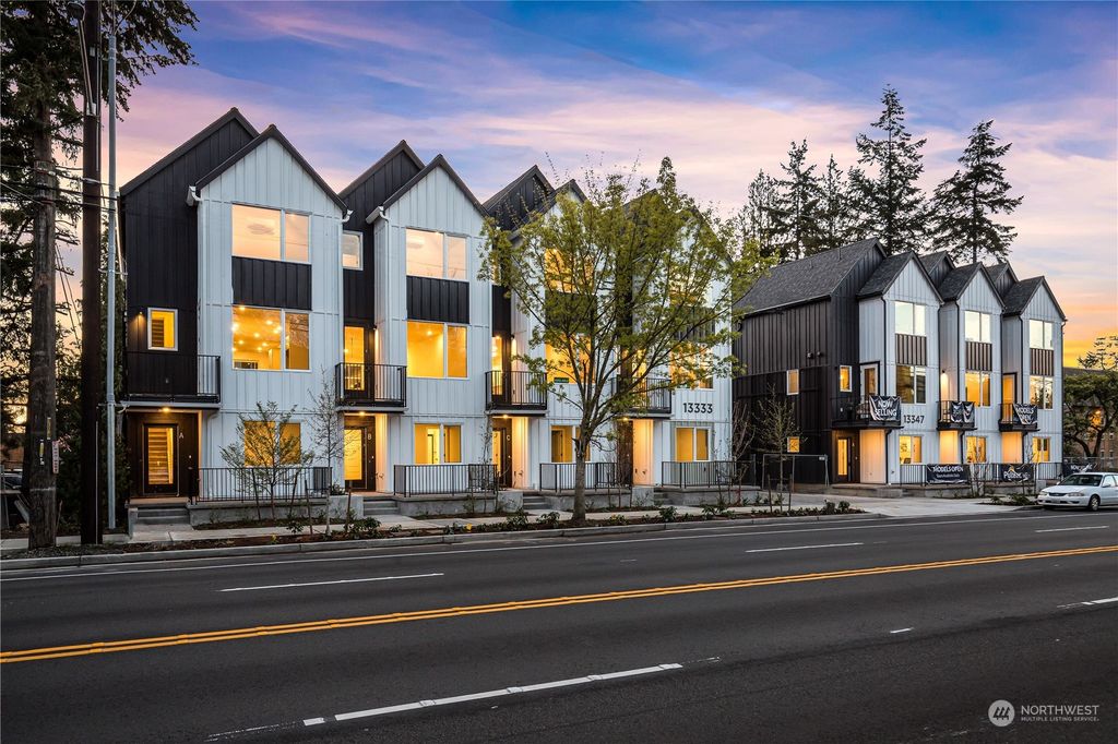 Photo of 13347 A Greenwood Avenue N, Seattle, WA 98133 (MLS # 2162826)