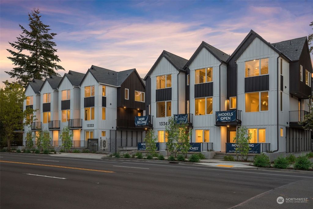 Photo of 13347 A Greenwood Avenue N, Seattle, WA 98133 (MLS # 2162826)