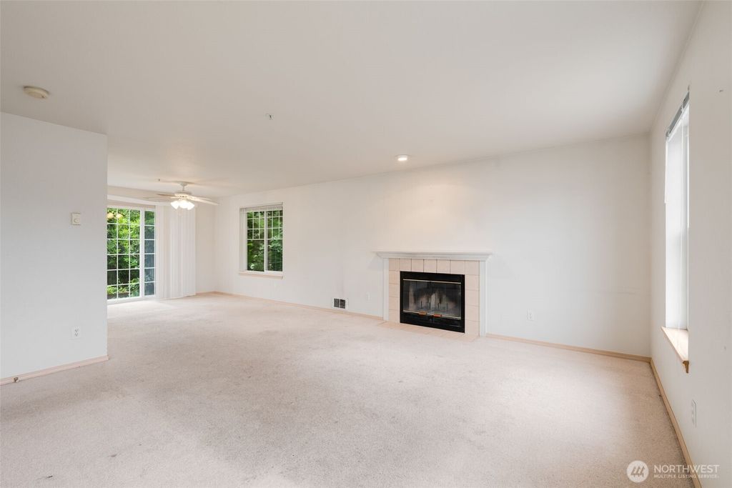 Photo of 1160 MONROE Avenue NE #B-4, Renton, WA 98056 (MLS # 2392195)