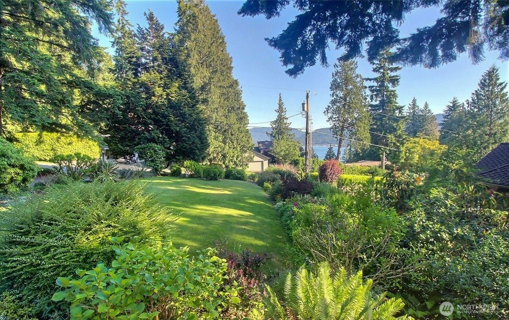 Photo of 19640 SE 29th Street, Sammamish, WA 98075 (MLS # 2480351)