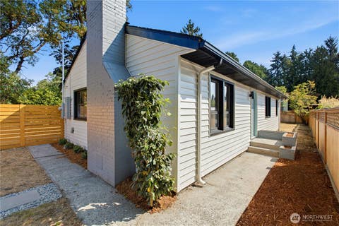 Photo of 12504 8th Avenue SW, Burien, WA 98146 (MLS # 2574721)