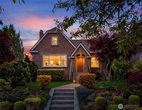 Photo of 1537 Thorndyke Avenue W, Seattle, WA 98199 (MLS # 2589817)