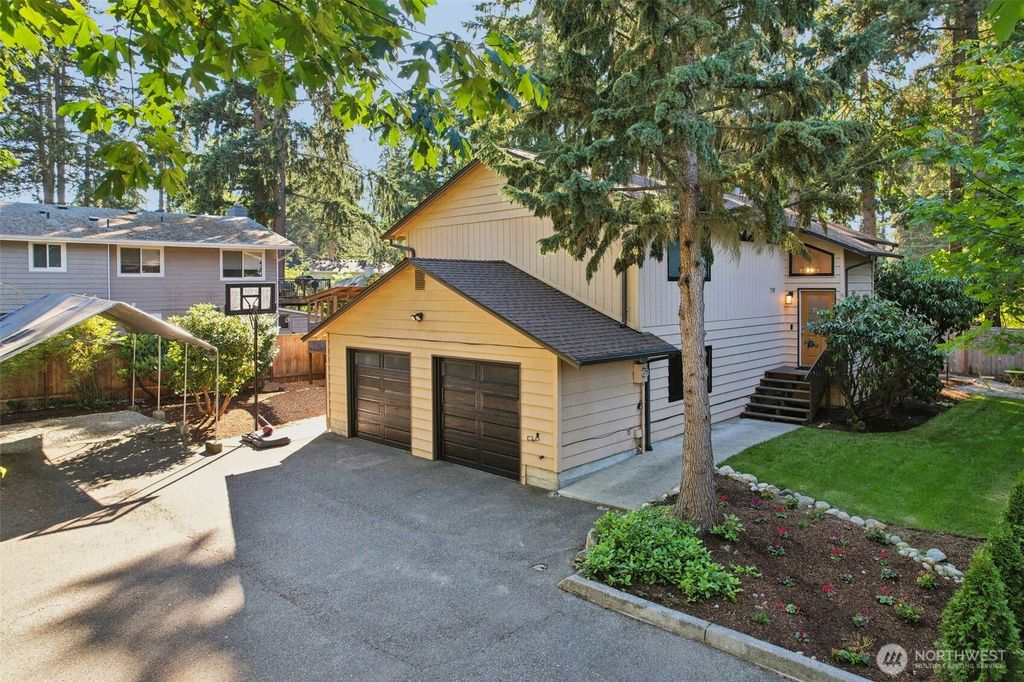 Photo of 719 N 184th Street, Shoreline, WA 98133 (MLS # 2436503)