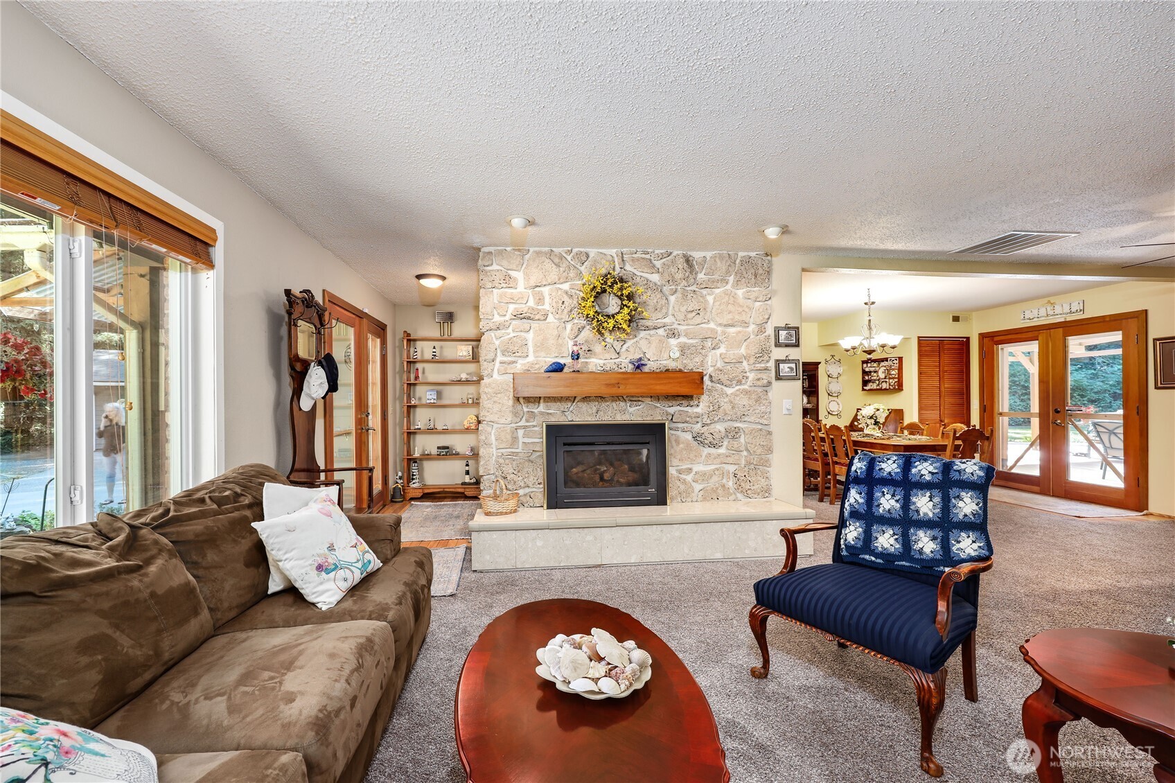 541 Surfcrest Place NE