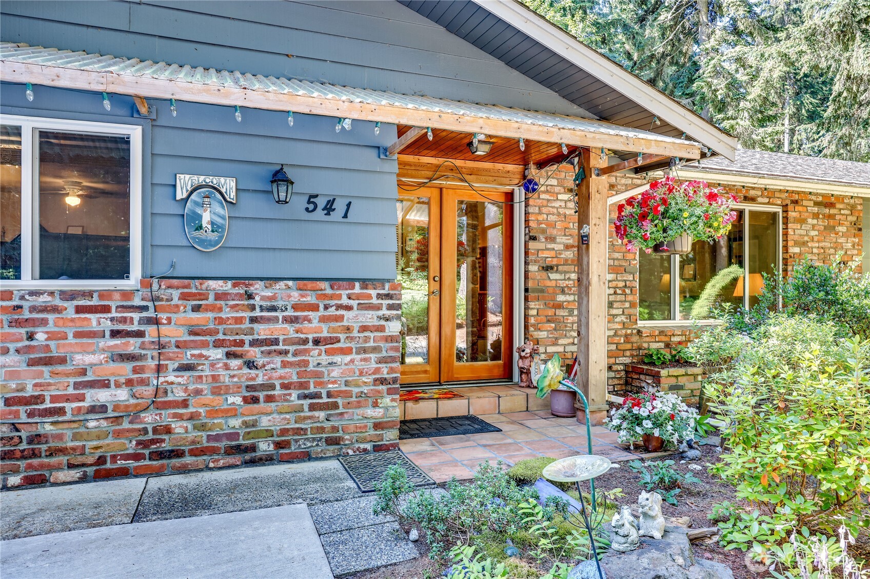 541 Surfcrest Place NE