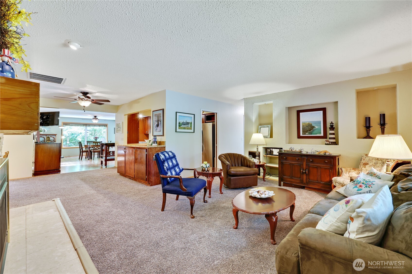 541 Surfcrest Place NE