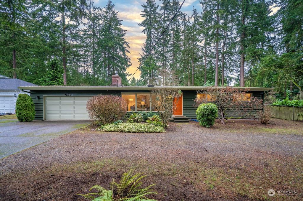 Photo of 20668 Marine View Drive SW, Normandy Park, WA 98166 (MLS # 2028586)