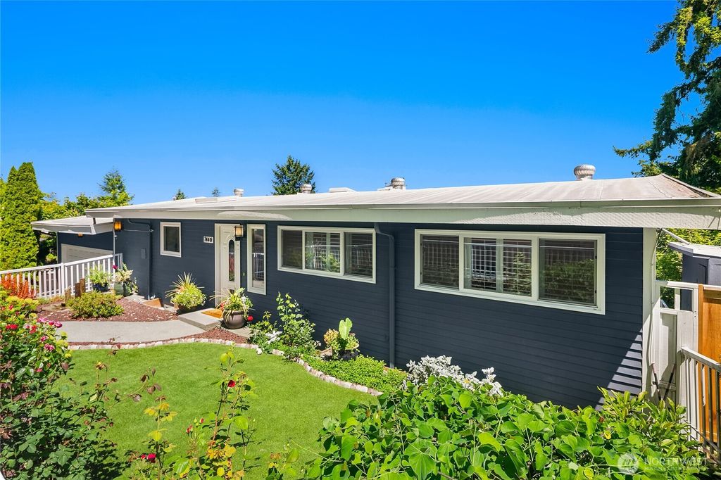 Photo of 7440 SE 32nd Street, Mercer Island, WA 98040 (MLS # 2397046)