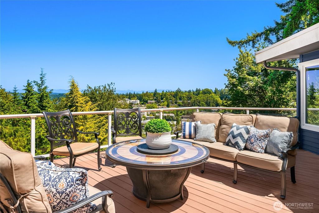 Photo of 7440 SE 32nd Street, Mercer Island, WA 98040 (MLS # 2397046)