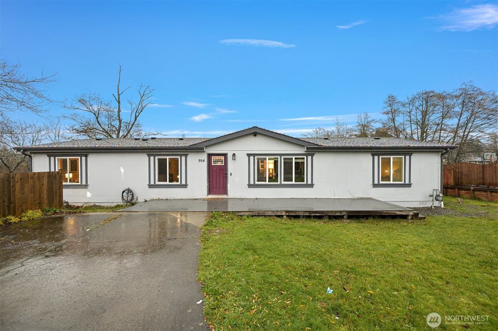 Photo of 954 Garfield Avenue, Blaine, WA 98230 (MLS # 2461195)